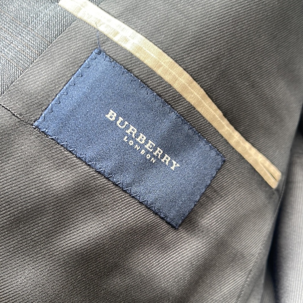 Suit - Picture 2 of 4